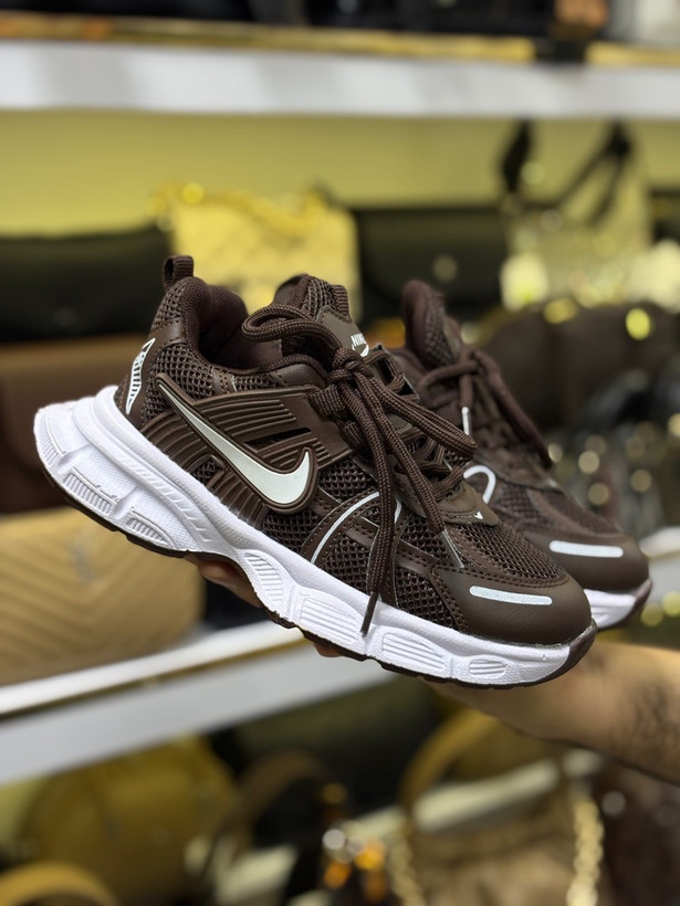 کتونی قهوه ای Nike V2K بچگانه